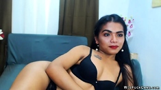 Shemale camgirl with toy up her ass